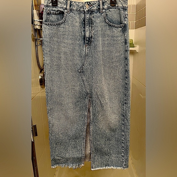 Long Denim skirt with slit - Picture 4 of 6